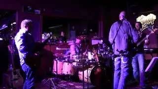 Strutter and When I Come Around covered by Wreckroom