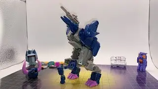 Horri-bull hops to the challenge | Transformers fan mode showcase