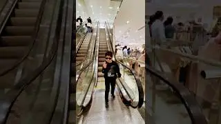 dhurandhar ka bhoot chad gaya 👻😆 #shots #ytshorts #escalator #movieeffects  #dance