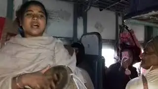 A Talented Street singer singing in running Train in Bihar