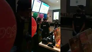 Fun-filled BALLOONS (& merry music at Boost Juice!) #short #life #unique #travel #enjoy #fun #happy🎵