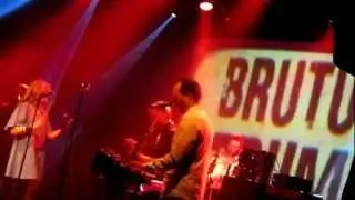Pepe Deluxe - Everybody Pass Me By (Helsinki 16.2.2013)
