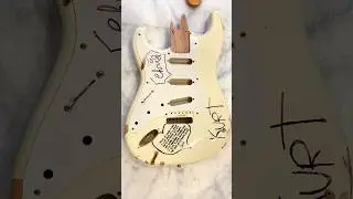 Kurt Cobain&rsquo;s Actual Fender Stratocaster | MTV VMA Strat