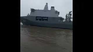 HNLMS Karel Doorman on Thames