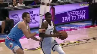 Rookie Jaren Jackson Jr. Dunks Over Nemanja Bjelica vs. Kings [21.12.18.]