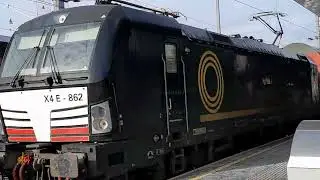 GKB fährt ein, GKB Doppelstock fährt ab, Graz Hauptbahnhof, Steiermark, Austria 