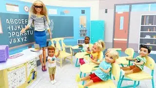 Playing Barbie Doll School Classroom Teacher 💝