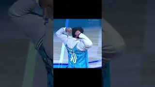 Hornets fan drilled the half-court shot...Then showed everyone he was repping Dell Curry's #30 🔥