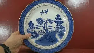Подставка для торта Royal Doulton Booths Real Old Willow сине-белого цвета из фарфора с перфорацией.