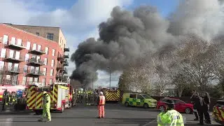 Firefighters tackle warehouse blaze in west London | AFP