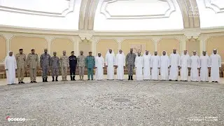 ولي عهد الشارقة يكرم الفرق المشاركة في إخماد حريق ميناء الحمرية