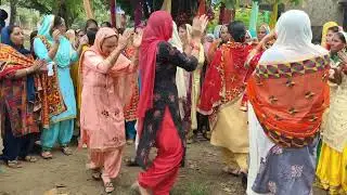 ਤੀਆਂ ਪਿੰਡ ਸੇਖਾਂ ਦੀਆਂ.. ਏਦੇ ਪੈਰ ਨੱਚਣ ਨੂੰ ਆਂਦੇ...