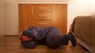 11Proper Action for the Physically Impaired During an Earthquake &ndash; Drop-Cover-Hold On 3.POLISH Sub.