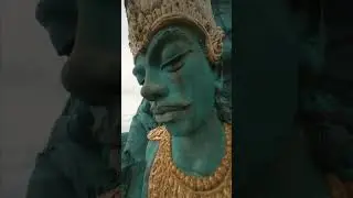 Вид с воздуха на невероятную статую Гаруда-Вишну-Кенчана.Эта гигантская статуя расположена в парке