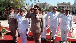 مدير أمن الأسكندرية يضع أكليل من الزهور على النصب التذكارى للشهداء