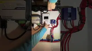 Installation d'un panneau solaire sur un Merry Fisher 895