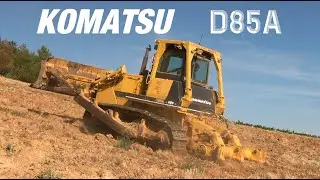 Subsolando para plantar viña con bulldozer KOMATSU D85A