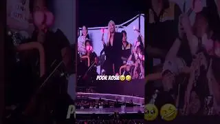 🗣️help😭 #cosplay #rosie #apt #rose #poor #jennie #lisa #jisoo #blink #bangkok #blackpink #fypviral