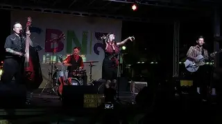 Lara Hope & The Ark Tones - Clematis By Night - February 2, 2017