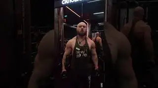 Как накачать банки 50см ?  #biceps #лайфхак #bodybuilder #gym