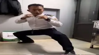 Xe tăng c&agrave;i số l&ugrave;i