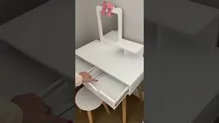Удивляю свою дочь туалетным столиком