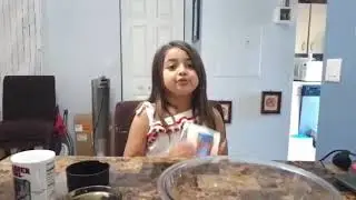 Homemade Pizza By Mia.   Pizza Casera por Mia.    For Kids