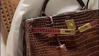 Herm&egrave;s Kelly 32 1940 &ndash; Shiny Croc Bag Brown