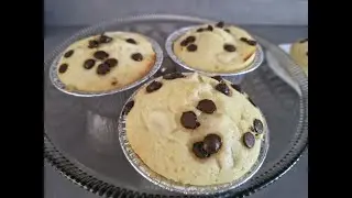Muffin cremosi di ricotta e pere senza glutine al profumo di limone