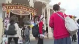 Tokyo Disney theme park gears up for Christmas