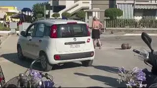 Silvi | Famiglia francese rischia di annegare. Padre salva il figlio, ora &egrave; in ospedale