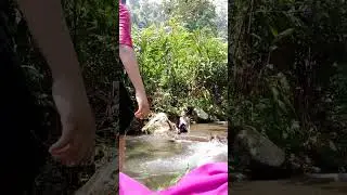 Bermain air sungai di pondok halimun 