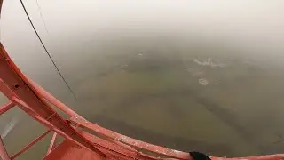 Free Climbing a 750ft desactivated AM tower in the fog