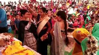 Vinita Shastri Ji ki katha mein Dekho Lal sadi Bali bhabhi Ne Kitna Sundar Nach kar dikhaya