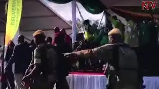 Zimbabwe leader survives bomb blast