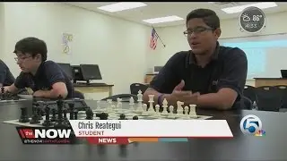 Students learning chess to improve critical thinking