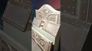 These beds are being polished | ye palang ka polish ka kaam ho raha hai