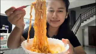 Midnight snacks: Eating Carbonara Spicy Ramen 🍜 🥵