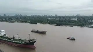 Relaxing Ship watching on the Chao Praya River, Bangkok 