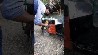 Paint in progress Electric Bajaj Re Auto