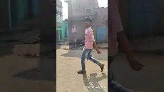 Hamare Gav Me Saraswati Puja ka Pandal Banate Hue Kameti ke Log Aur main Unke Blogging Karte Hue 
