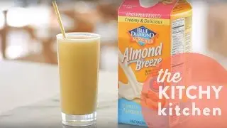 How to Make a Turmeric Smoothie // Living Deliciously with Almond Breeze