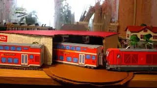 Z&uuml;ge aus papier | Erster Bahn&uuml;bergang | Westfrankenbahnen aus Papier| Paper model train