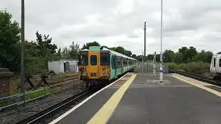 Southern class 455 836 & 445 812 passes Haywards Heath for Stewarts Lane