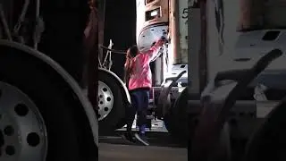 connecting airlines #pinaytrucker #workingmom #morningdelivery #truckdriver #USA 💪