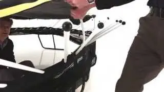 Установка батута Springfree: установка стержней для матов