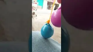 sambil jualan sambil ngiketin etek2 kawan