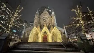 December in Montr&eacute;al, Qu&eacute;bec, Canada | Snow and Christmas lights