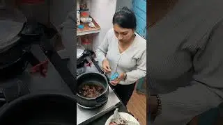 Aaj bedroom ko accha banakar hi rahungi🤪