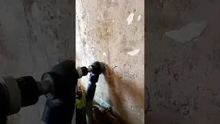 Сверление подрозетников в бетоне без пыли с пылесосом. Электрик Харьков